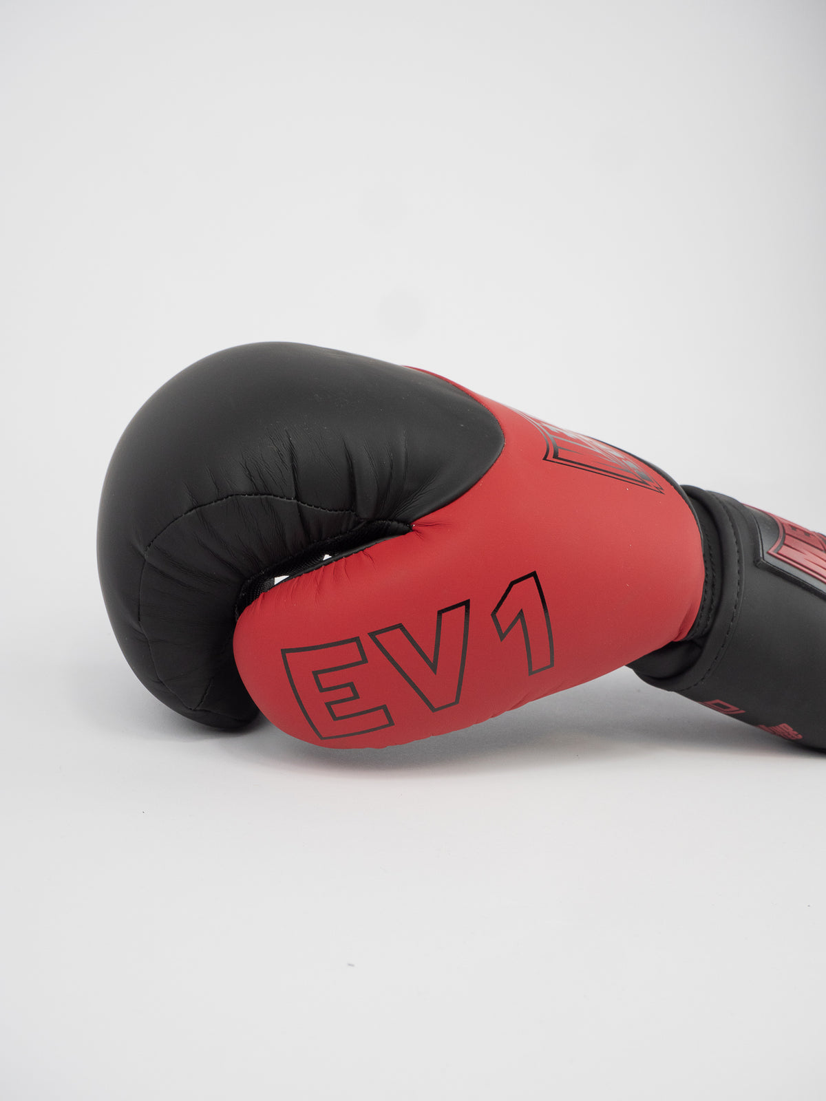EV1 COMPETITION BOXING GLOVES BLACK RED