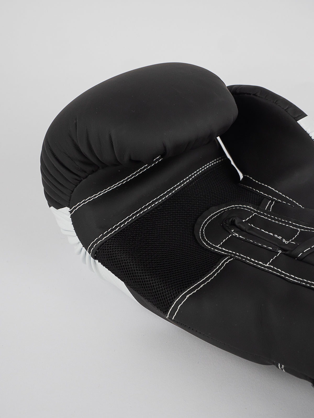 BLADE BLACK AND WHITE BOXING GLOVES