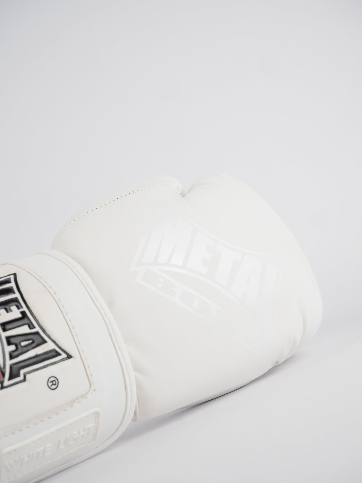 WHITE LIGHT COMPETITION BOXING GLOVES
